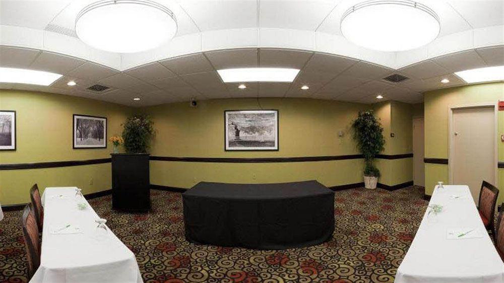 Holiday Inn Portsmouth By Ihg Bagian luar foto
