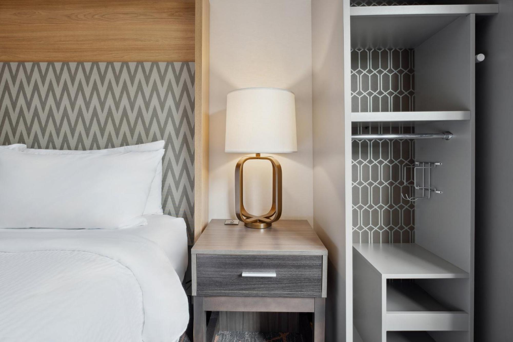 Holiday Inn Portsmouth By Ihg Bagian luar foto