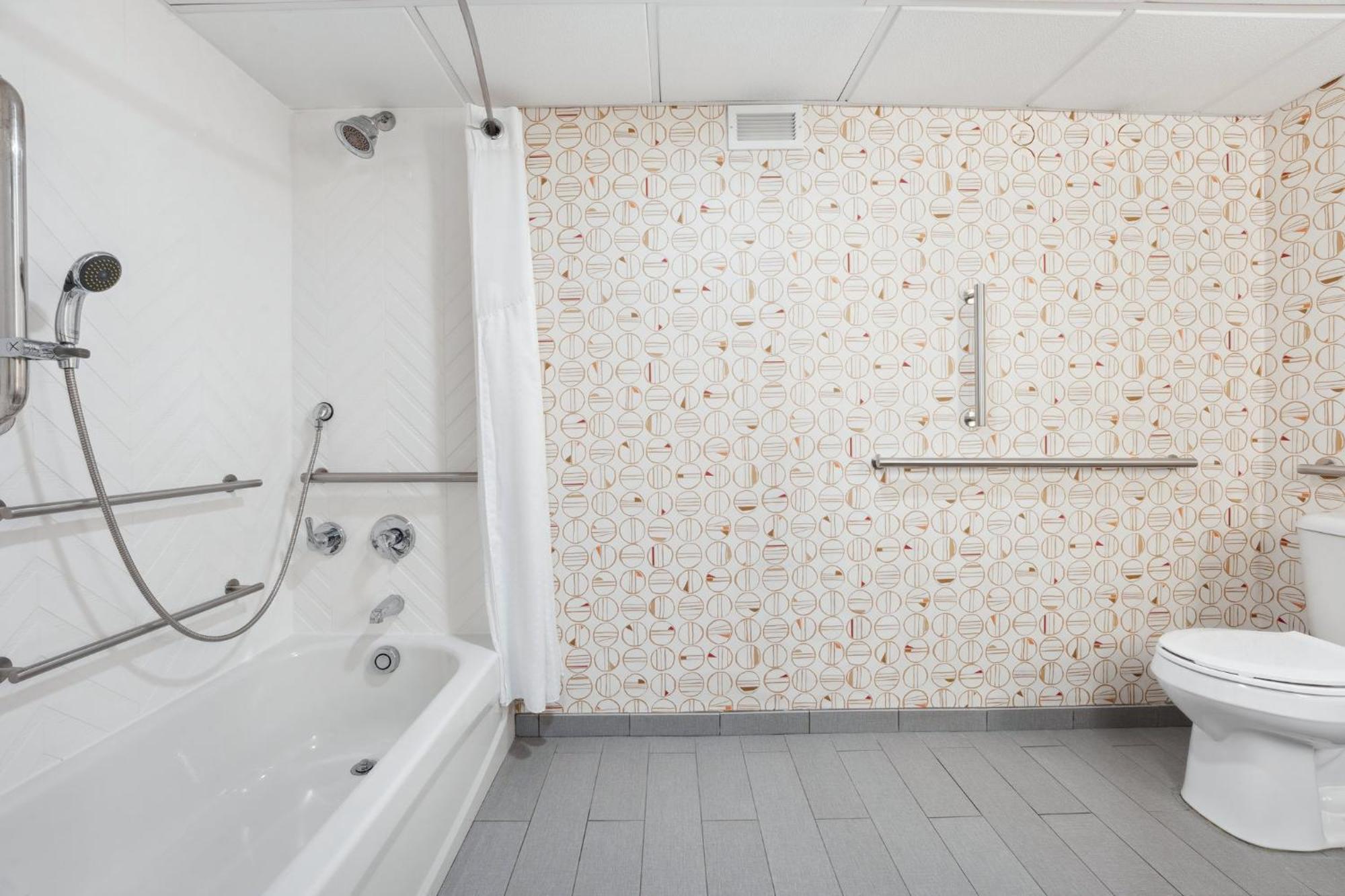 Holiday Inn Portsmouth By Ihg Bagian luar foto