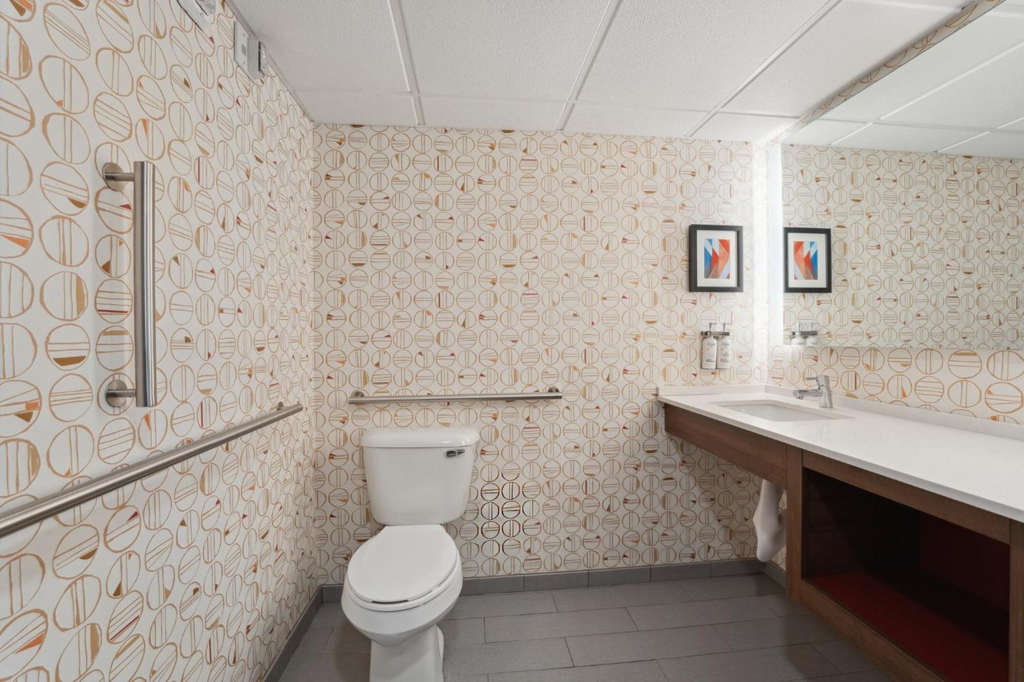 Holiday Inn Portsmouth By Ihg Bagian luar foto